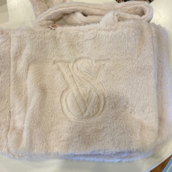 Faux-Fur Tote - Picture 1 of 6